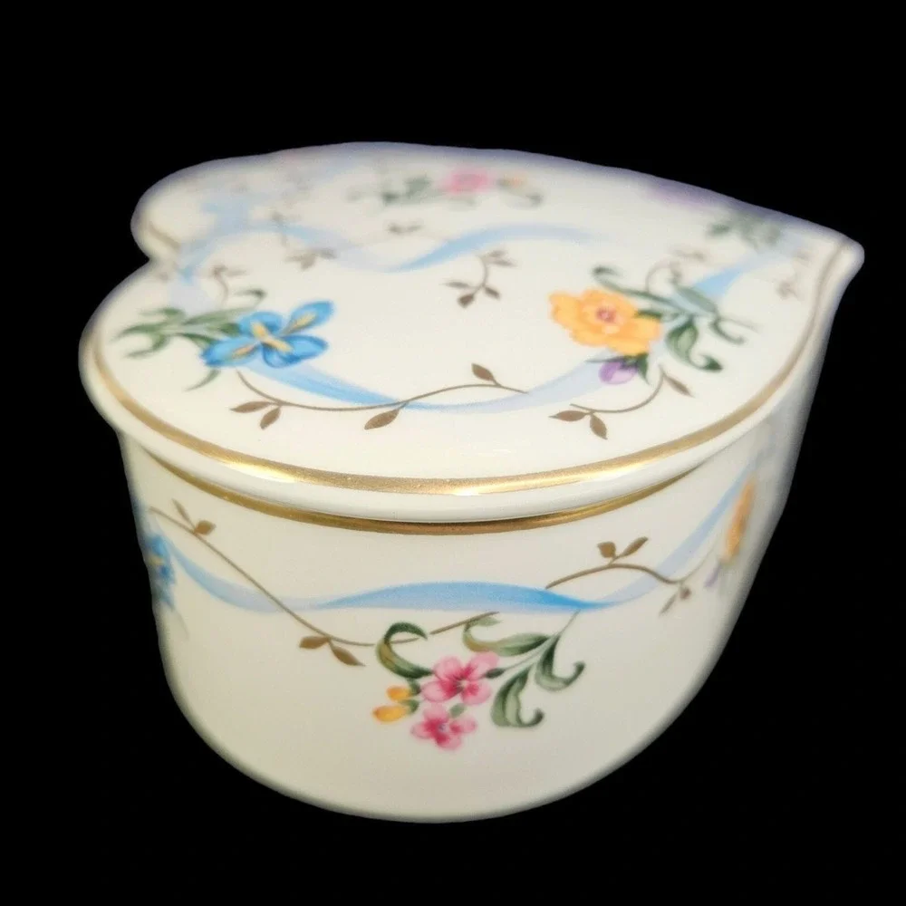 Christopher Stuart Floral Ribbon Heart Shape Box and Lid Y1516 Trinket Gold Trim